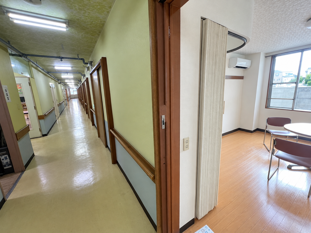 居室ドア枠 塗装afterの写真